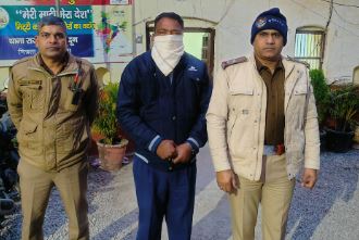 पांच साल से फरार चल रहे इनामी बदमाश को किया गिरफ्तार