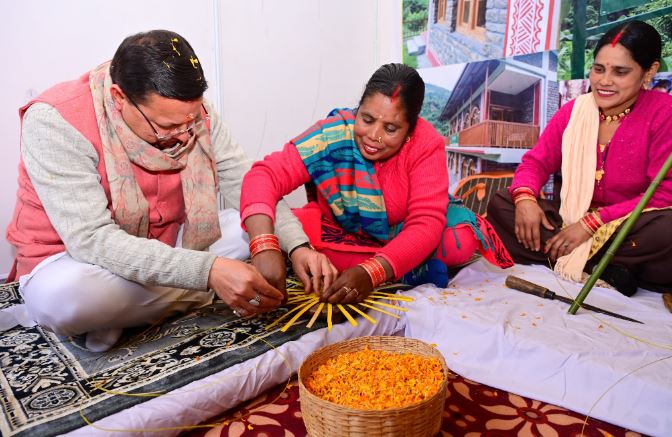 मुख्यमंत्री ने महिलाओं संग साझा की बचपन की यादें