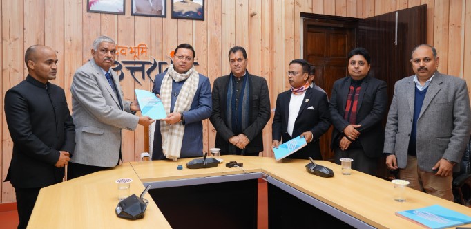 नगर निकायों में ओबीसी आरक्षण – वर्मा आयोग ने मुख्यमंत्री को सौंपी रिपोर्ट