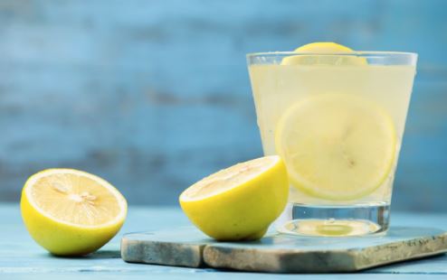 वजन कम करने के लिए रोजाना पीते हैं नींबू पानी,  तो छोड़ दें ये आदत, नहीं तो ये दिक्कत हो जाएगी शुरू