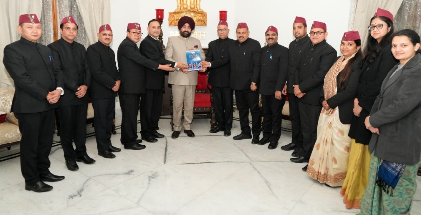 अधिकारी जनता और सरकार के मध्य बेहतर समन्वय स्थापित करें – राज्यपाल