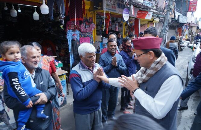 मुख्यमंत्री ने विभिन्न योजनाओं के लाभार्थियों से की मुलाकात