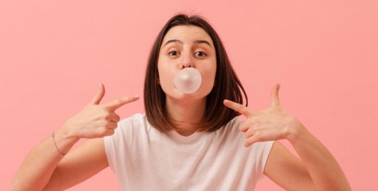 च्यूइंगम चबाने की आपको भी है आदत… अगला पैकेट खरीदने से पहले जान लीजिए ये नुकसान