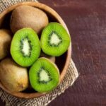कहीं कीवी बन न जाए परेशानी की वजह, अगर इससे ज्यादा खाई तो होगा डबल नुकसान