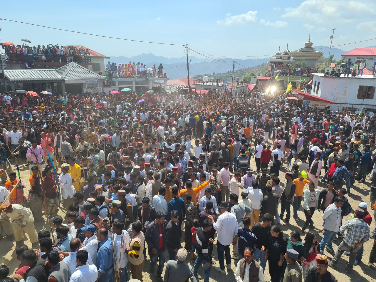 चालदा महासू महाराज के सम्मान में परंपरागत फुलियात पर्व के दृश्यों को फिल्माया गया