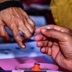 लोकसभा चुनाव के दूसरे चरण में यूपी की आठ सीटों पर मतदान जारी