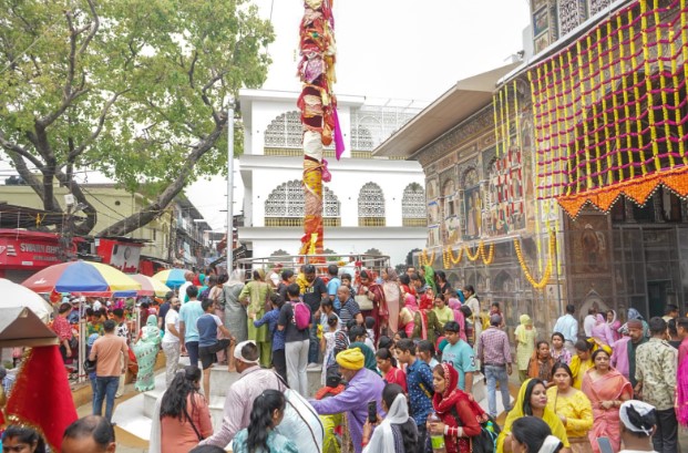 श्री झण्डे जी महोत्सव में आखिरी रविवार को दर्शनों के लिए भारी संख्या में उमड़े श्रद्धालु