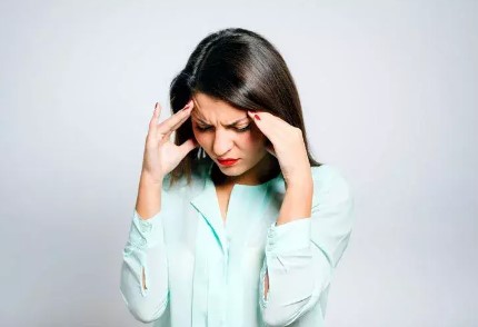 सिरदर्द होने पर तुरंत पेनकिलर न खाएं, इस बीमारी का बढ़ जाता है खतरा