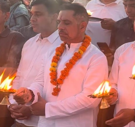 रॉबर्ट वाड्रा पहुंचे ऋषिकेश,  गंगा आरती में किया प्रतिभाग