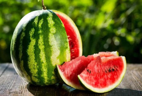 तरबूज खा रहे हैं तो इसके बाद न करें ऐसी गलती, वरना सेहत को होगा भारी नुकसान
