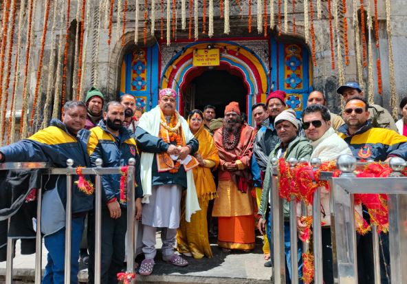 बाबा केदारनाथ के दर्शन को पहुंचे पर्यटन- धर्मस्व सिंचाई लोकनिर्माण मंत्री सतपाल महाराज