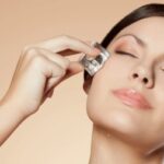 त्वचा की देखभाल के लिए महिलायें चेहरे पर लगाती है बर्फ, जानिए इससे मिलने वाले लाभ