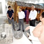 महाराज ने किया उत्तरा आर्ट गैलरी का निरीक्षण