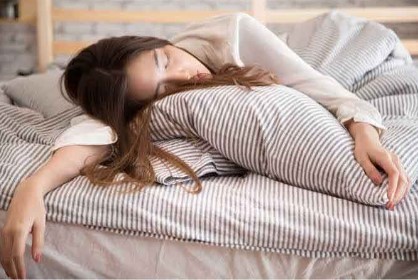 पूरी रात सोने से बाद भी सुबह बेड से उठने का मन नहीं करता है तो आपको है ये गंभीर परेशानी…जानिए