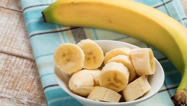 रोज केला खाने वालों के लिए बुरी खबर, जान लीजिए शरीर पर क्या दिखते हैं साइड इफेक्ट्स