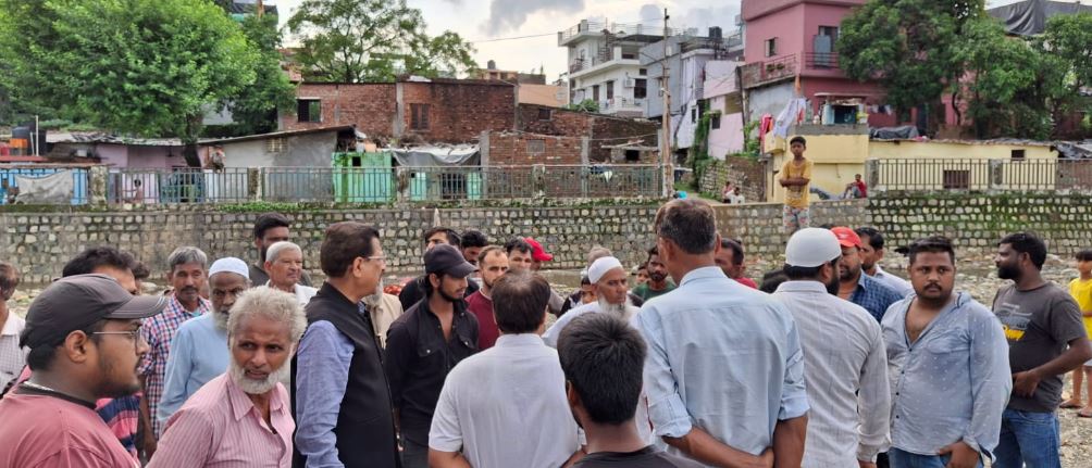 कांग्रेस नेता सूर्यकांत धस्माना ने किया बाड़ ग्रस्त इलाकों का दौरा