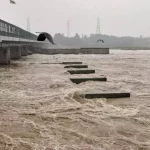 लगातार हो रही बारिश के चलते बढ़ा नदियों का जलस्तर, गंगा तट पर जाने के लिए प्रशासन की ओर से अलर्ट जारी 