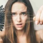 जान लें बालों के झडने का असली कारण, कहीं आप भी तो नहीं करते ये गलतियां