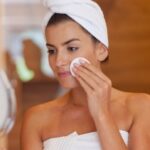 मेकअप साफ करने के लिए रासायनिक उत्पादों की जगह इस्तेमाल करें ये 5 प्राकृतिक नुस्खे