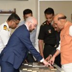 केंद्रीय रक्षा मंत्री राजनाथ सिंह ने अमेरिकी नौसैनिक वॉरफेयर फैसिलिटी सेंटर का किया दौरा 