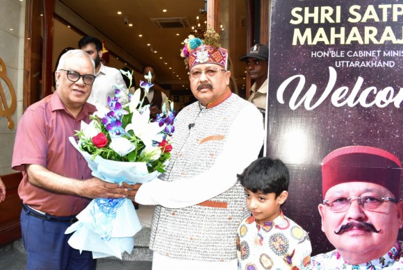 महाराज ने सबसे बड़े फूड टूर को झण्डी दिखाकर किया रवाना