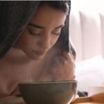 फेशियल स्टीम लेने से त्वचा को होते है कई फायदे, जानिए भाप लेने का सही तरीका