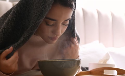 फेशियल स्टीम लेने से त्वचा को होते है कई फायदे, जानिए भाप लेने का सही तरीका