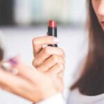 अगर आप भी रोजाना लगाती हैं लिपस्टिक, तो आज ही जानें इसके नुकसान