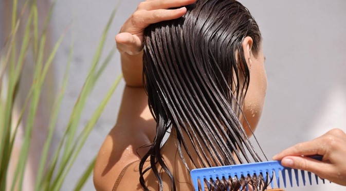 गीले बालों को सुखाते वक्त न करें ये गलतियां, घने बाल भी हो जाएंगे पतले