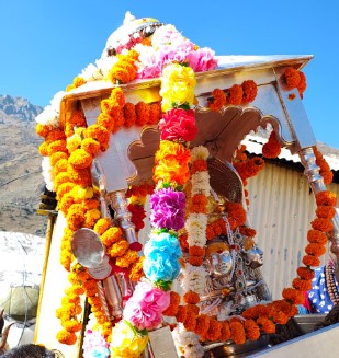 बाबा केदारनाथ की पंचमुखी उत्सव मूर्ति पहुंची मंदिर परिसर 