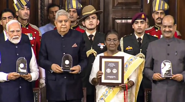 संविधान दिवस के अवसर पर राष्ट्रपति द्रौपदी मुर्मू ने संसद के संयुक्त सत्र को किया संबोधित 