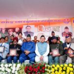 विजय दिवस समारोह – सीएम धामी ने दी शहीदों को श्रद्धांजलि