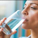 क्या आप जानते हैं सर्दियों में कितने गिलास पानी पीना चाहिए? कहीं लापरवाही न पड़ जाए भारी