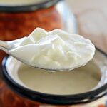 क्या आपको भी पसंद है सर्दियों में दही खाना, तो इन तरीकों से घर में ही जमाएँ दही  