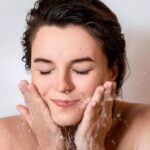 क्या आप भी दिन में कई-कई बार करते हैं फेसवॉश का इस्तेमाल, स्किन को हो सकता है नुकसान 