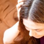 क्या आपके बाल भी कम उम्र में हो रहे हैं सफेद, तो इन घरेलू नुस्खों की मदद से बालों को जड़ से बनाएं काला 