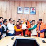 चारों धामों के पुरोहितों ने मुख्यमंत्री धामी से की भेंट