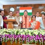 मुख्यमंत्री धामी ने विधानसभा अध्यक्ष की उपस्थिति में ई-विधान एप्लीकेशन का किया लोकापर्ण