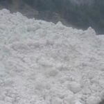 सीमांत माणा गांव से आगे टूटा ग्लेशियर, 57 मजदूरों के बर्फ में दबने की सूचना