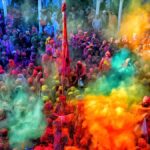 अलग अंदाज में खेलना चाहते हैं होली, तो इन जगहों के बारे में जानिए जहां की होली है दुनियाभर में प्रसिद्ध 