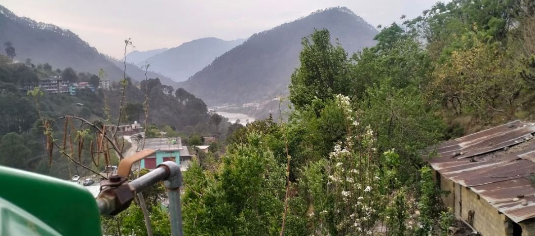 प्रदेशभर में झमाझम बरस रहे मेघ, मैदान से लेकर पहाड़ तक तापमान में गिरावट दर्ज प्रदेशभर में झमाझम बरस रहे मेघ, मैदान से लेकर पहाड़ तक तापमान में गिरावट दर्ज 