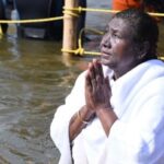 राष्ट्रपति द्रौपदी मुर्मू ने संगम में लगाई आस्था की डुबकी