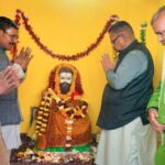 कैबिनेट मंत्री गणेश जोशी ने संत रविदास की मूर्ति पर माल्यार्पण कर उन्हें श्रद्धासुमन अर्पित किया