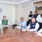 दिल्ली में सीएम धामी ने कहा, लापरवाह अधिकारियों को जारी करें नोटिस 