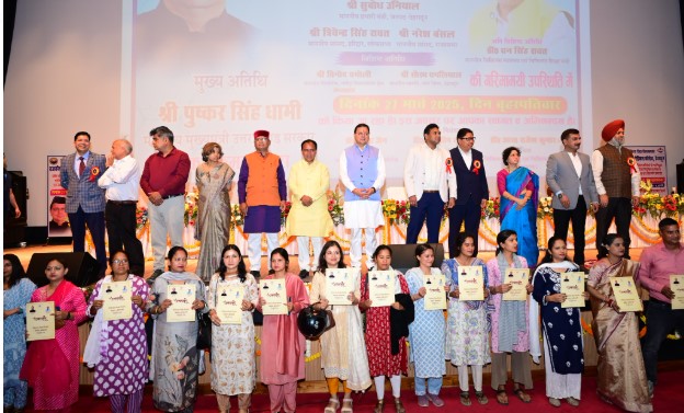 मुख्यमंत्री धामी ने नवनियुक्त नर्सिंग अधिकारियों को प्रदान किये नियुक्ति पत्र