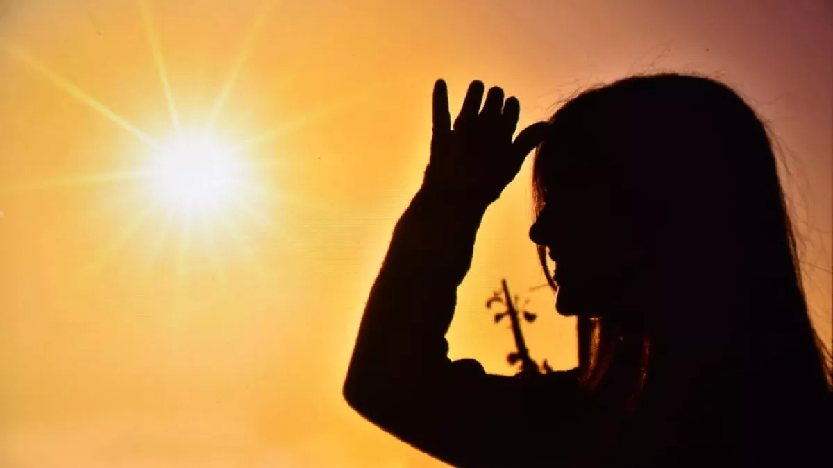 चिलचिलाती धूप अब नहीं हो पा रही सहन, लोग लेने लगे पंखे और कूलर का सहारा 