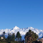 गुनगुनी धूप के साथ पर्यटन स्थलों से हिमालय का दीदार कर रहे पर्यटक