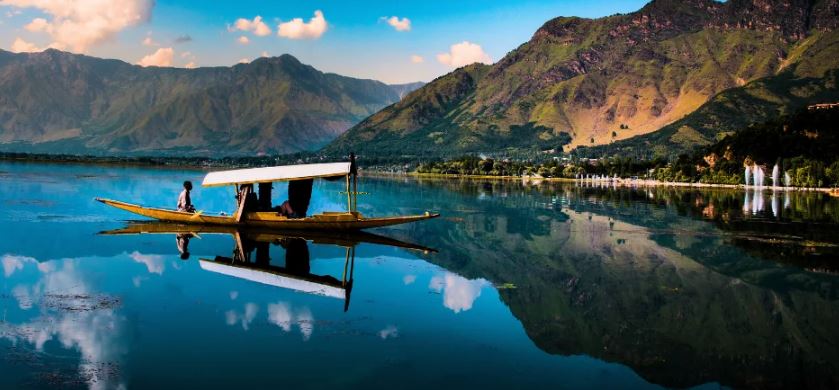 जम्मू-कश्मीर में आतंकी हमले के बाद सुरक्षा सख्त, 48 पर्यटन स्थल अस्थायी रूप से बंद