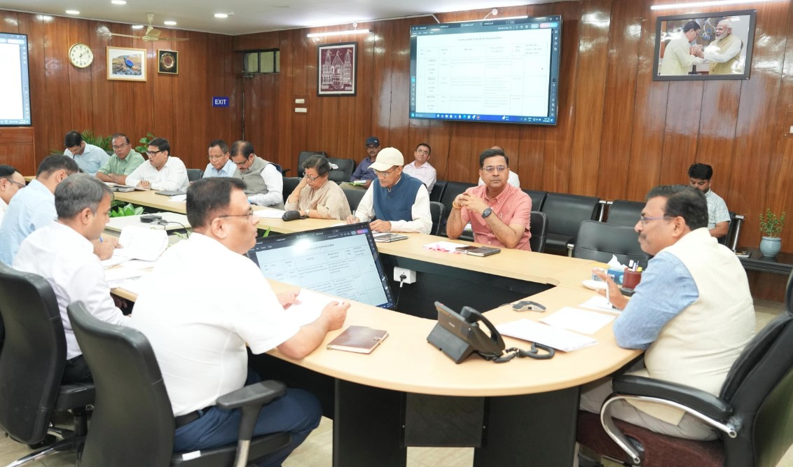 मुख्य सचिव ने मुख्यमंत्री घोषणाओं की समीक्षा कर तेजी से क्रियान्वयन के दिए निर्देश