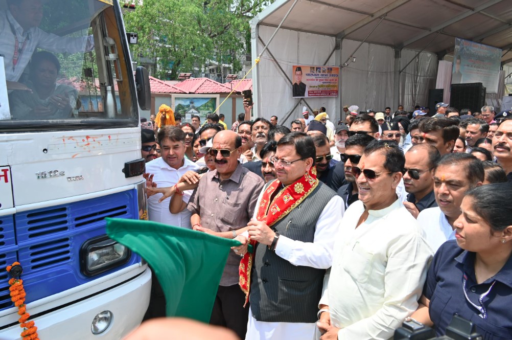 सीएम धामी ने ‘चारधाम यात्रा 2025’ का ऋषिकेश से किया शुभारंभ, 10 बसों को दिखाई हरी झंडी